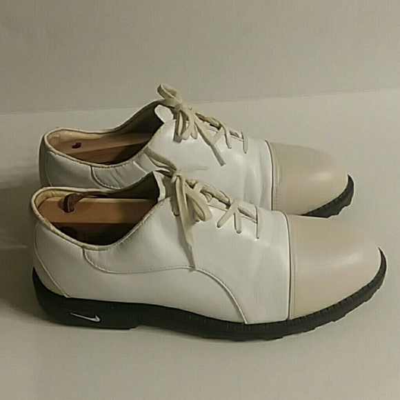 size 7  Nike Air Comfort golf shoes tan and white - Picture 1 of 5